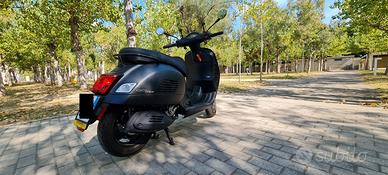 VESPA GTS 300 edizione limitata Notte