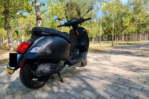 VESPA GTS 300 edizione limitata Notte