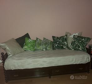 Letto in legno massiccio con materasso