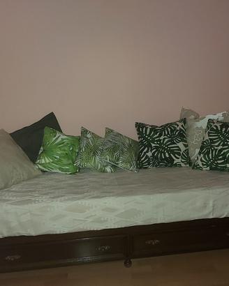 Letto in legno massiccio con materasso