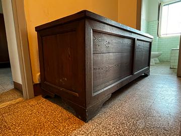 Cassapanca antica in legno di castagno