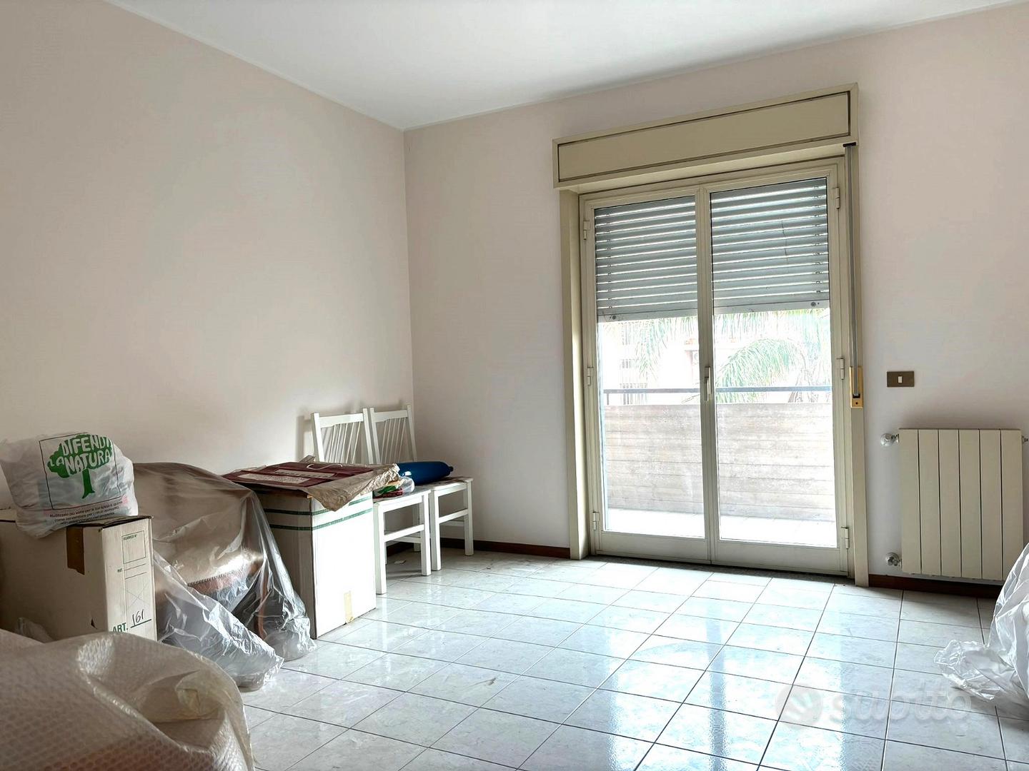 Giarre, ampio appartamento con garage (CT) - Altro