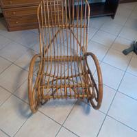 Sedia a dondolo in vimini
