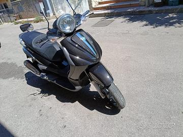 Piaggio Beverly Tourer 125 (124 cc) come nuovo