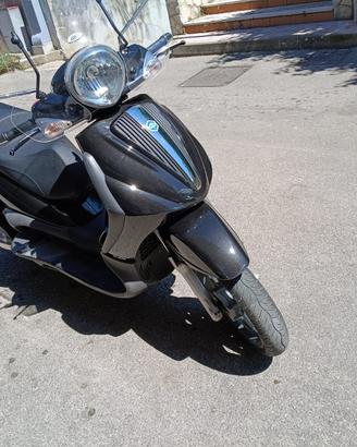 Piaggio Beverly Tourer 125 (124 cc) come nuovo