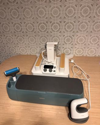 Cricut Maker4 + pressa xTool con supporto + mini