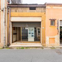 Negozio piano terra con possibilità di cambio d'us