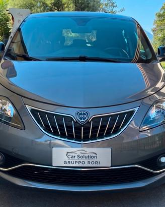 Lancia Ypsilon 1.0 Hybrid Gold - Adatta Neopatenta