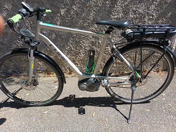 Bike CUBE pedalata assistita motore Bosch 36volt