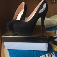 Tacchi alti neri con brillantini