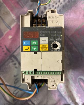 Inverter Cimr j7az20p7
