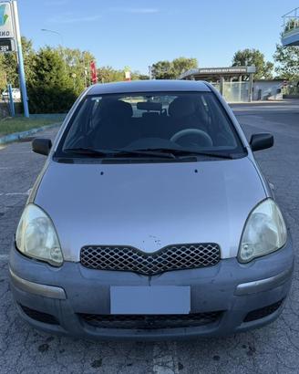 Toyota Yaris 1.0 benzina 2003 – 230.000 km