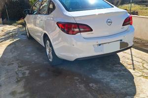 Opel astra j