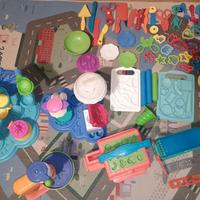 Set Play-Doh e vari attrezzi per pasta modellante
