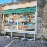 vetrina espositiva in  alluminio