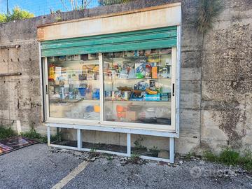 vetrina espositiva in  alluminio