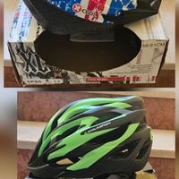 coppia di caschi da ragazzi per bicicletta