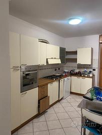 Cucina angolare - completa di elettrodomestici