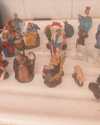 Statuette varie del Presepe e Babbo Natale 