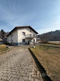 Casa con Giardino a Laste