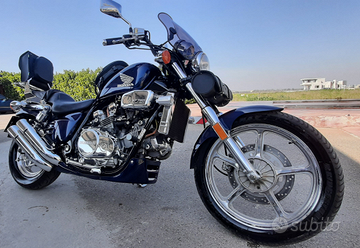 Honda VF 750 Custom Café racer usata in vendita