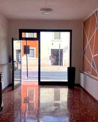 NEGOZIO A VILLAFRANCA DI VERONA