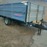 Rimorchio agricolo ribaltabile trilaterale