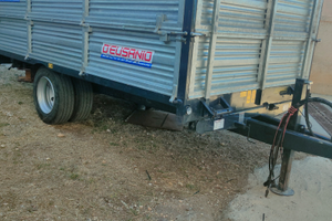 Rimorchio agricolo ribaltabile trilaterale