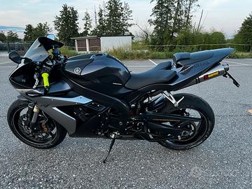 Yamaha r1