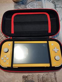 Nintendo switch light con custodia e 3 giochi