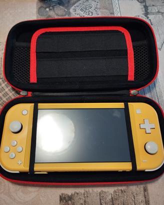 Nintendo switch light con custodia e 3 giochi