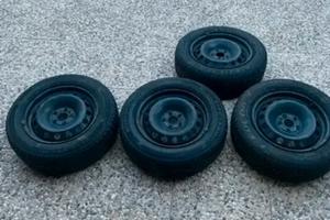 treno di gomme invernali com cerchio in ferro