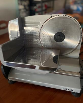 Piccola affettatrice