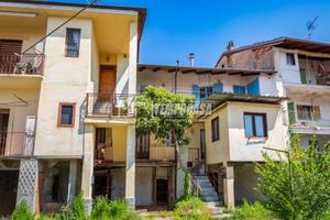 Condove centro,soluzione in corte al primo piano d