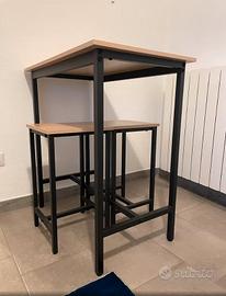 Tavolo e due sgabelli - design moderno industriale
