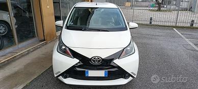 TOYOTA Aygo 1.0 VVT-i 69 CV 5 porte x-play - 2016