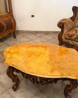 Poltrone ,tavolino,,vetrinetta