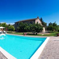 Casale in pietra piscina e terreno Cinigiano