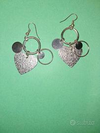 Orecchini pendenti cuori e cerchi dorati