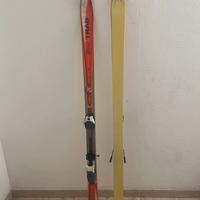 Sci da sci alpinismo con scarponi, pelli, rampant