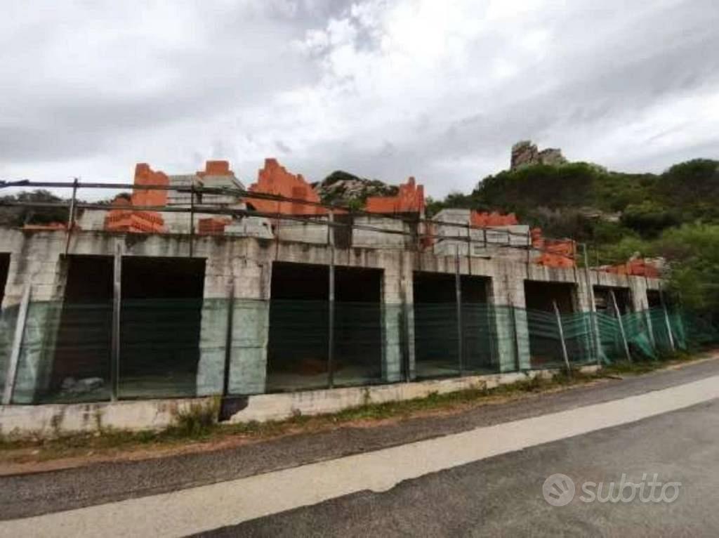 Immobile in asta di 2350 m² a Trinità d'Agultu e V - Vista 2