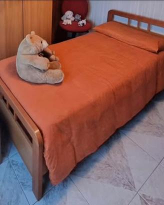 Letto singolo con rete con doghe in legno