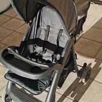 Passeggino a doppia ruota anteriore 