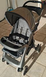 Passeggino a doppia ruota anteriore 