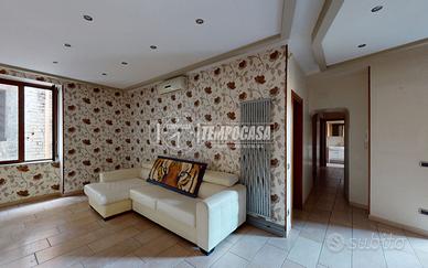 Appartamento di 3 vani e accessori, Afragola.