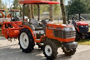 TRATTORE - KUBOTA GB 20 - CON TETTUCCIO