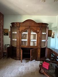 Grande credenza/vetrina antica in noce e radica –