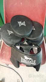 Caschetto guanti kick boxing