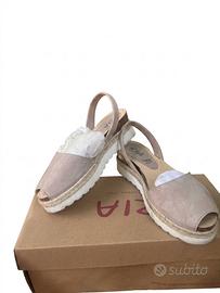 Scarpe n. 35 mai usate.
