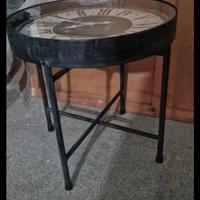 Tavolino con orologio